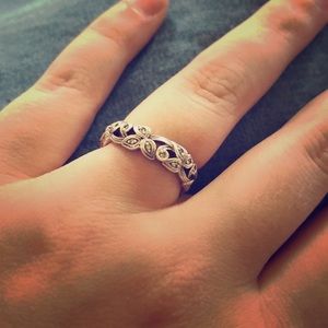 Neil lane SV 925 floral diamond band